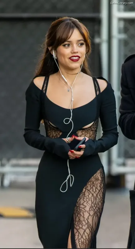 Jenna Ortega photo 5 of 5476
