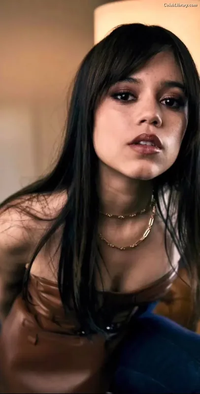 Jenna Ortega photo 1 of 5476