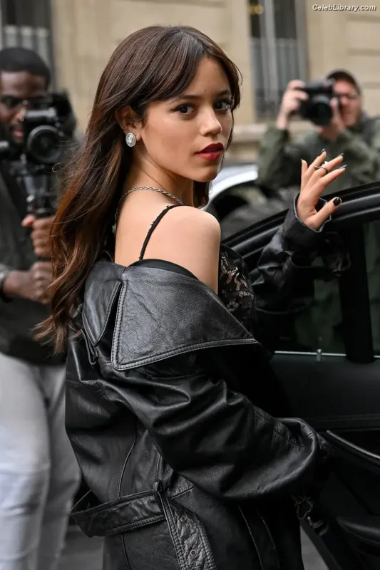 Jenna Ortega photo 5 of 5476