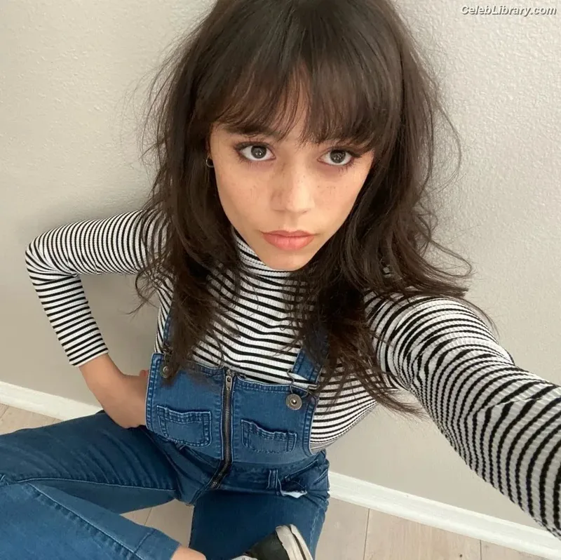 Jenna Ortega photo 8 of 5476