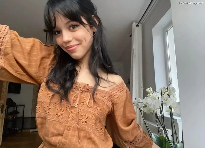 Jenna Ortega photo 9 of 5476