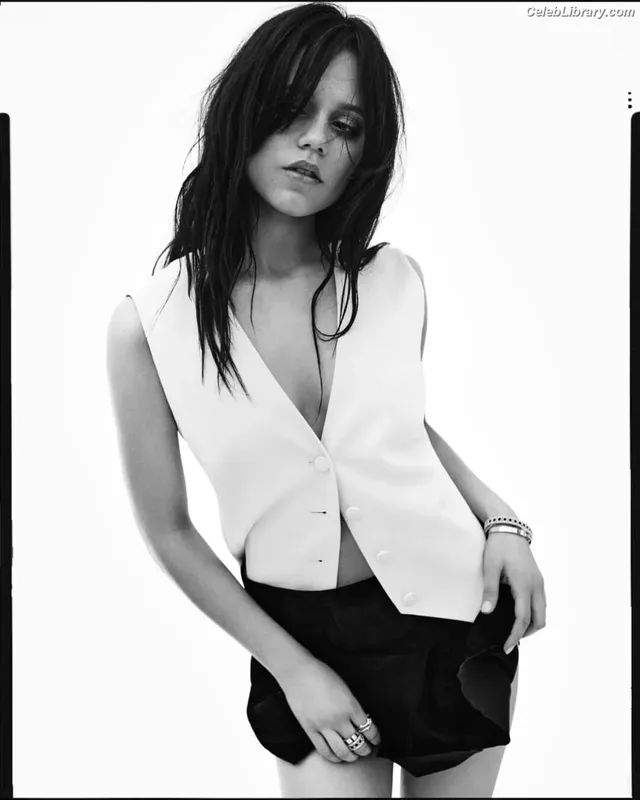 Jenna Ortega photo 21 of 5476