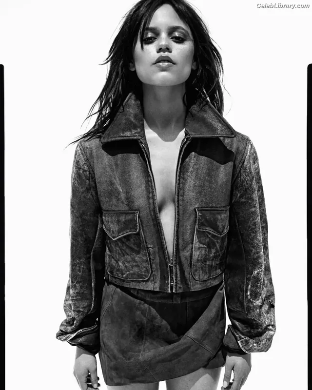 Jenna Ortega photo 1 of 5476