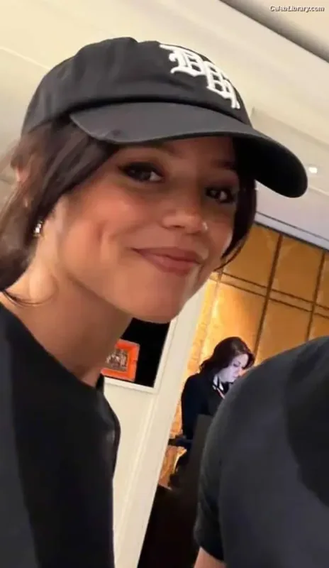 Jenna Ortega photo 8 of 5476