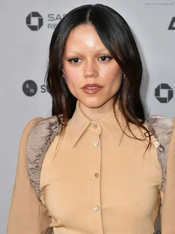 Jenna Ortega photo 1 of 5476