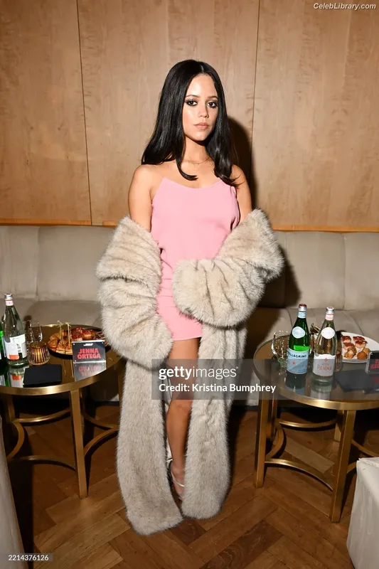 Jenna Ortega photo 1 of 5476