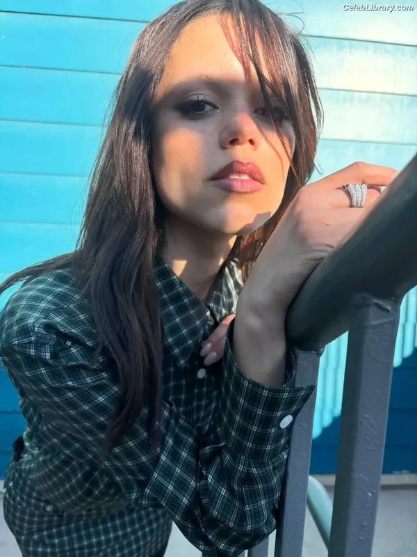 Jenna Ortega photo 22 of 5476