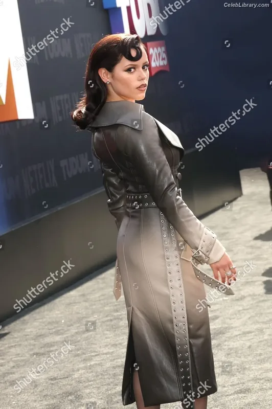 Jenna Ortega photo 1 of 5476