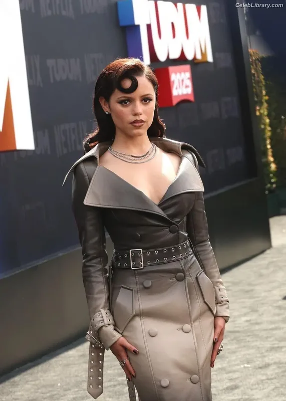 Jenna Ortega photo 11 of 5476