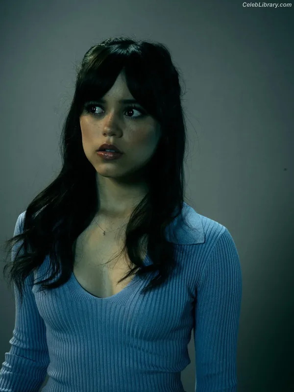 Jenna Ortega photo 1 of 5476