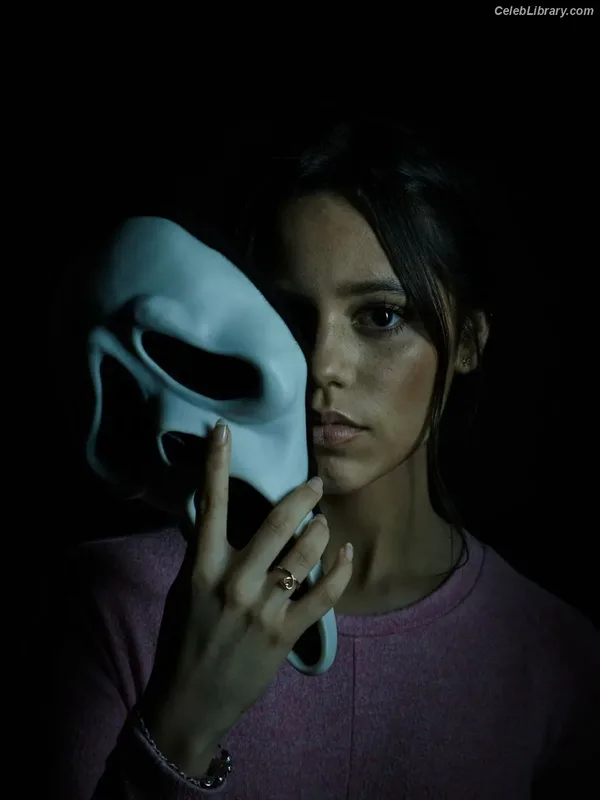 Jenna Ortega photo 9 of 5476