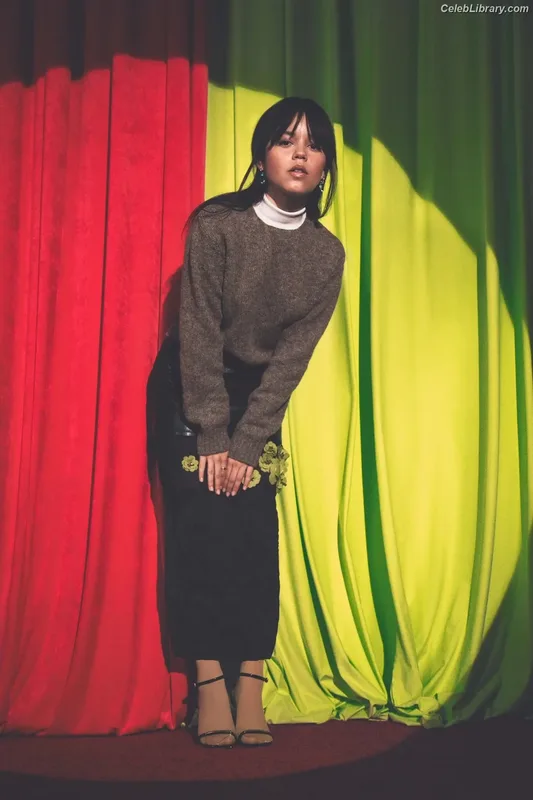 Jenna Ortega photo 2 of 5476