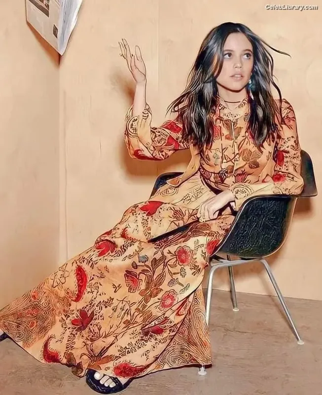 Jenna Ortega photo 10 of 5476