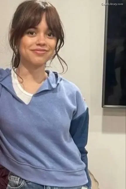 Jenna Ortega photo 1 of 5476