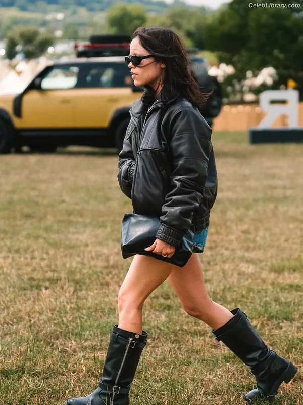 Jenna Ortega photo 5 of 5476