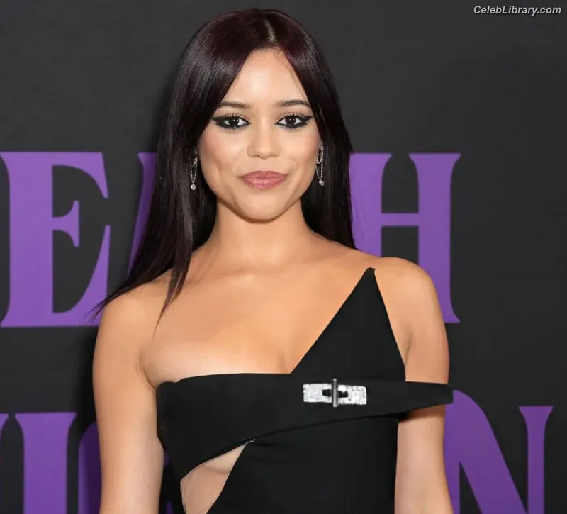Jenna Ortega photo 5 of 5476