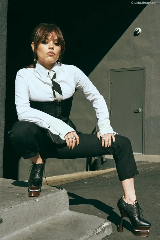 Jenna Ortega photo 2 of 5476