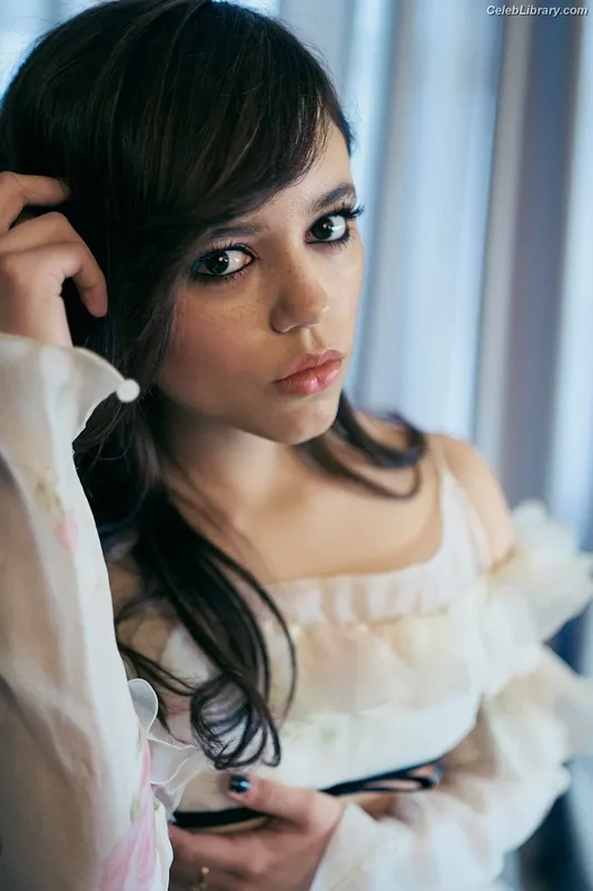 Jenna Ortega photo 2 of 5476