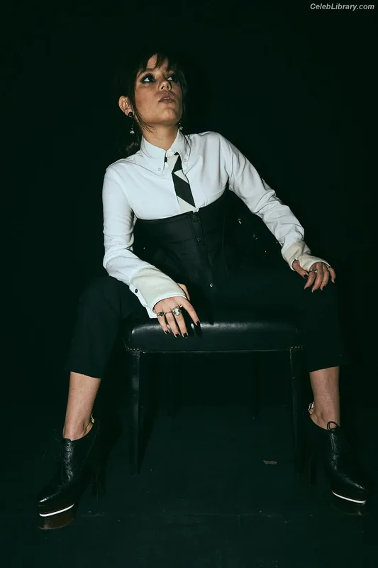 Jenna Ortega photo 1 of 5476