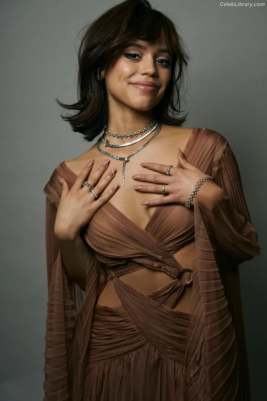 Jenna Ortega photo 7 of 5476
