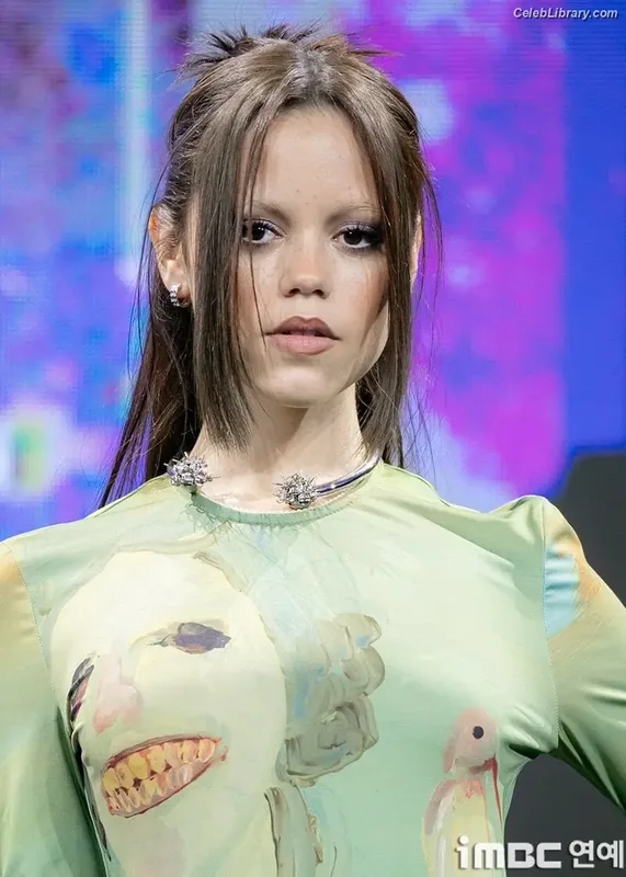 Jenna Ortega photo 10 of 5476
