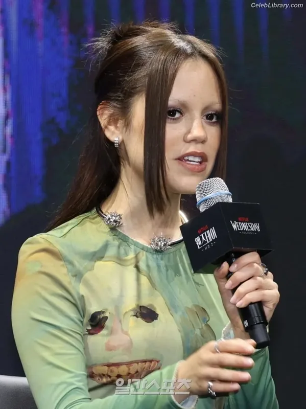Jenna Ortega photo 15 of 5476
