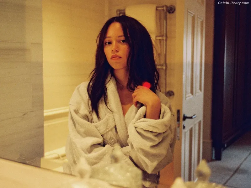 Jenna Ortega photo 21 of 5476