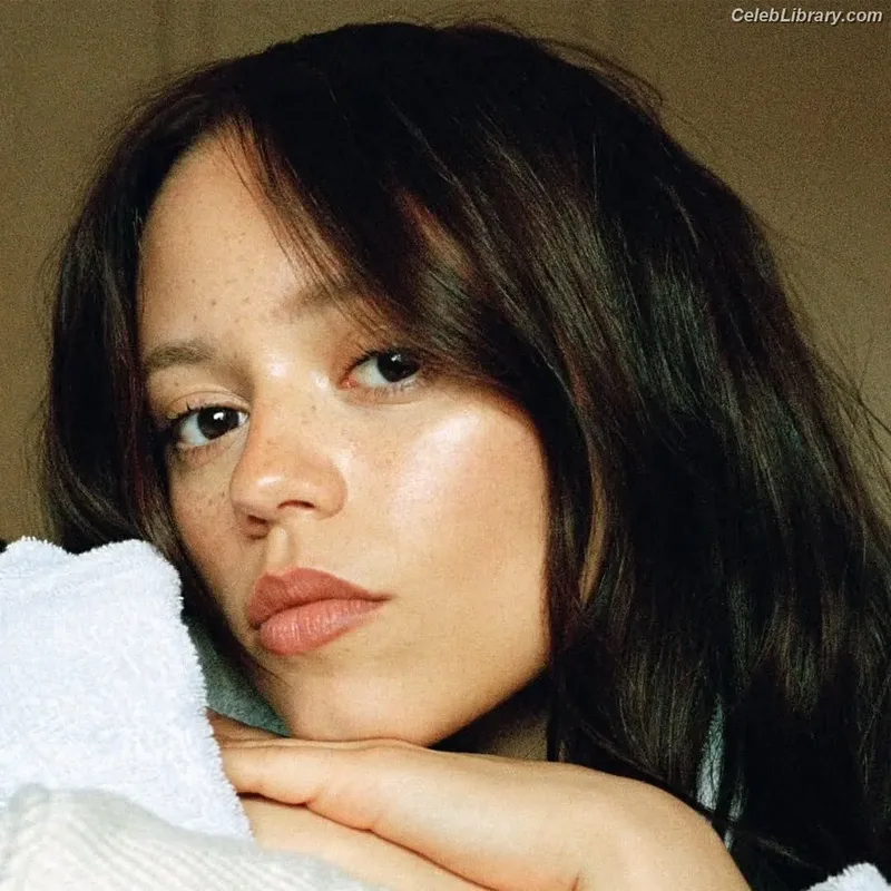 Jenna Ortega photo 23 of 5476