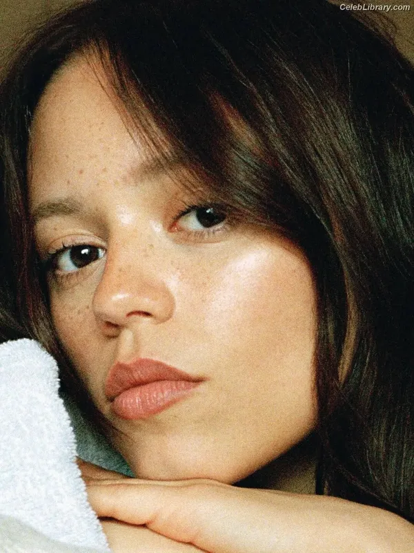 Jenna Ortega photo 2 of 5476