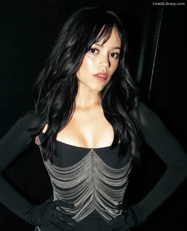 Jenna Ortega photo 3 of 5476