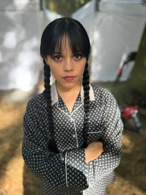 Jenna Ortega photo 1 of 5476