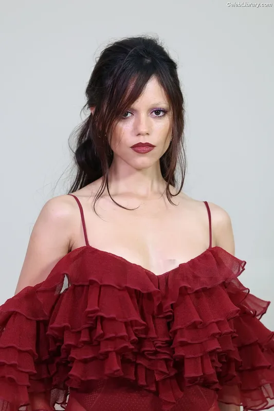 Jenna Ortega photo 22 of 5476