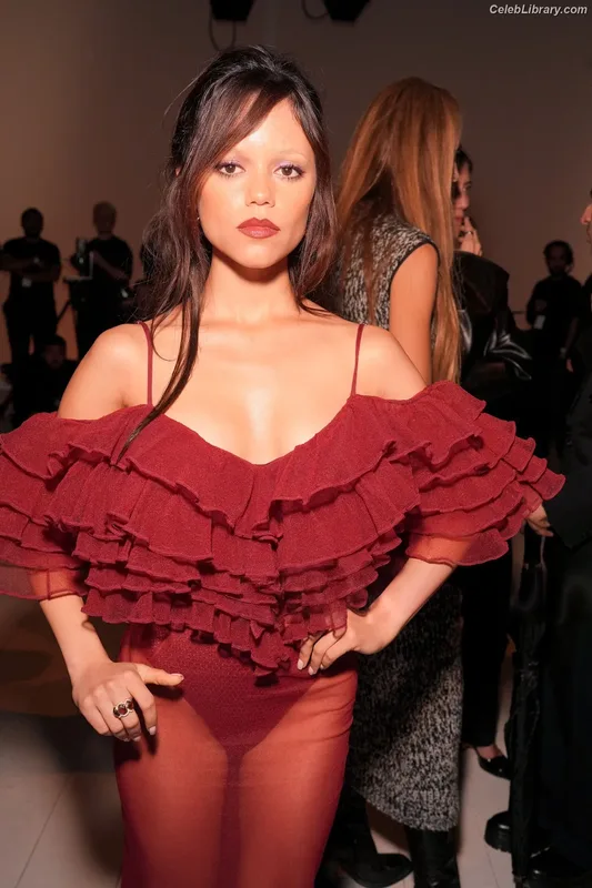 Jenna Ortega photo 3 of 5476