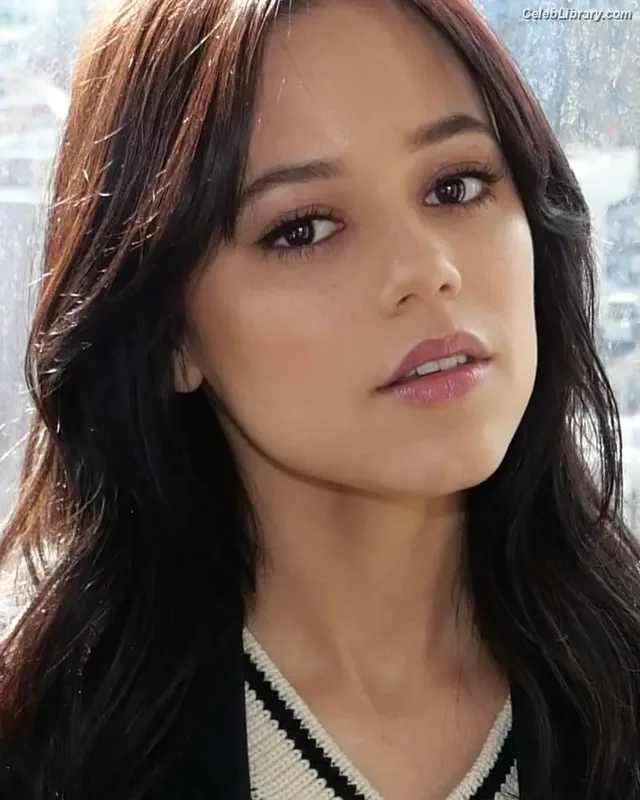 Jenna Ortega photo 7 of 5476