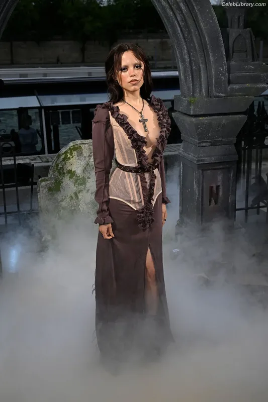 Jenna Ortega photo 22 of 5476
