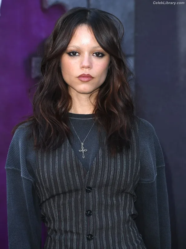 Jenna Ortega photo 2 of 5476