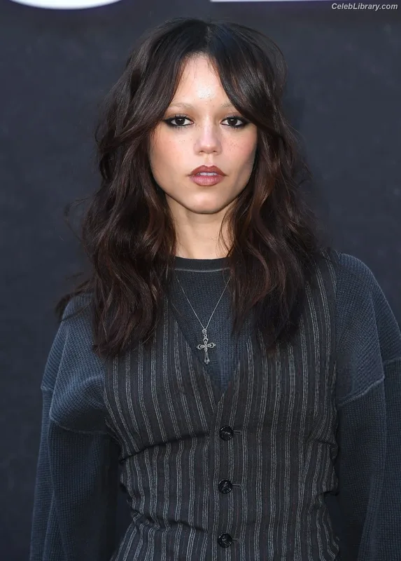 Jenna Ortega photo 3 of 5476