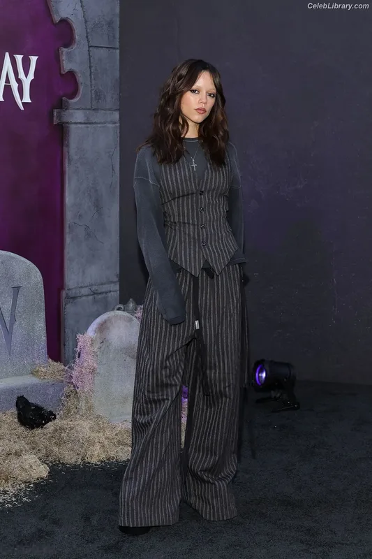 Jenna Ortega photo 10 of 5476