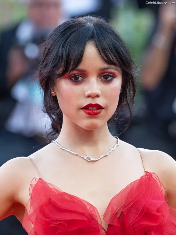 Jenna Ortega photo 2 of 5476