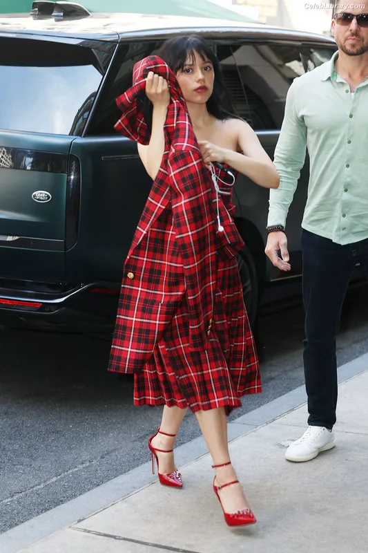 Jenna Ortega photo 4 of 5476