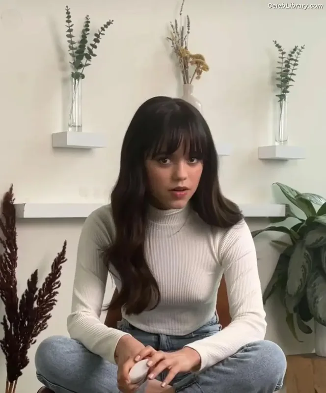 Jenna Ortega photo 9 of 5476