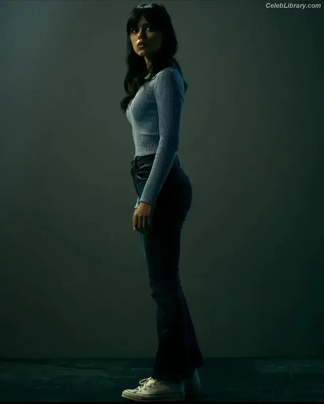 Jenna Ortega photo 1 of 5476