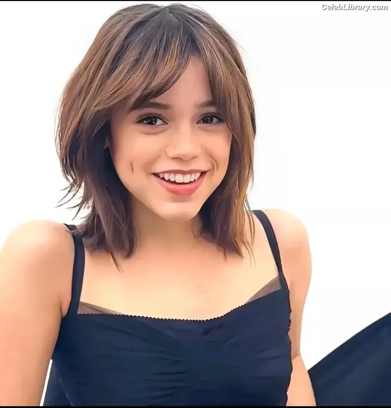 Jenna Ortega photo 5 of 5476