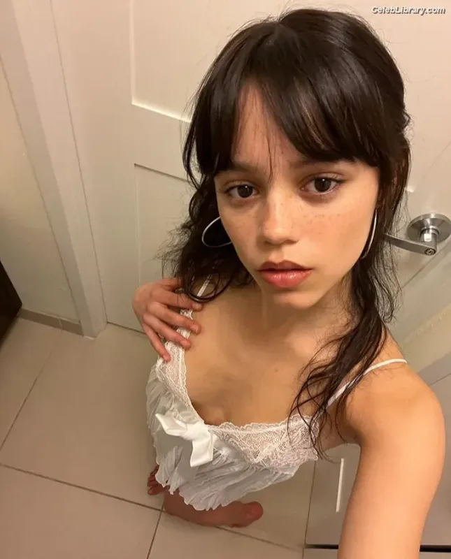 Jenna Ortega photo 20 of 5476