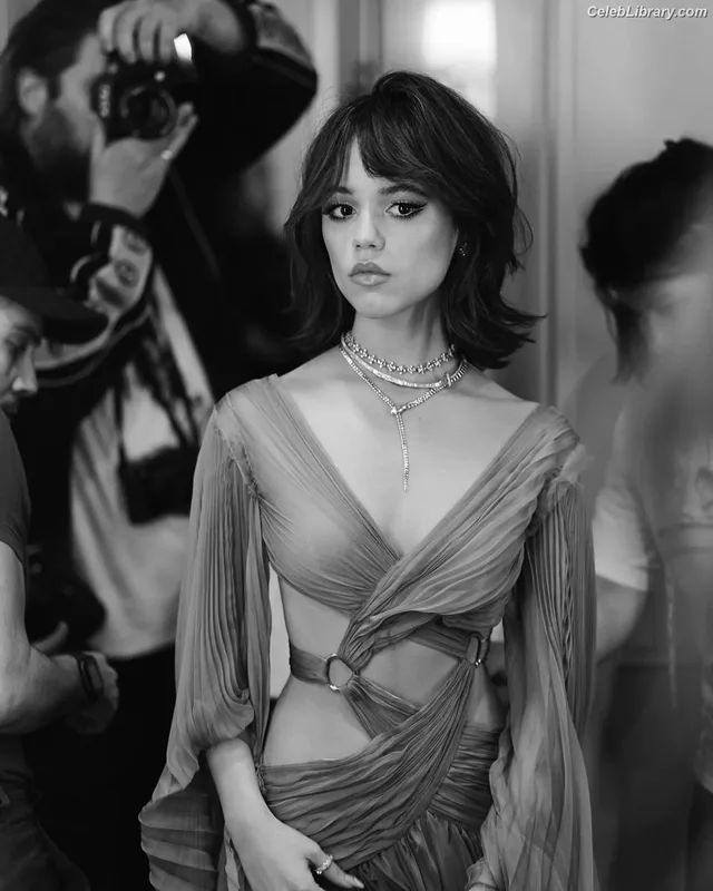 Jenna Ortega photo 2 of 5476