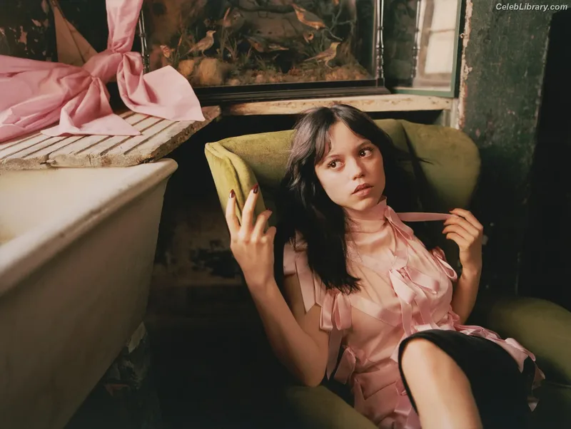 Jenna Ortega photo 8 of 5476