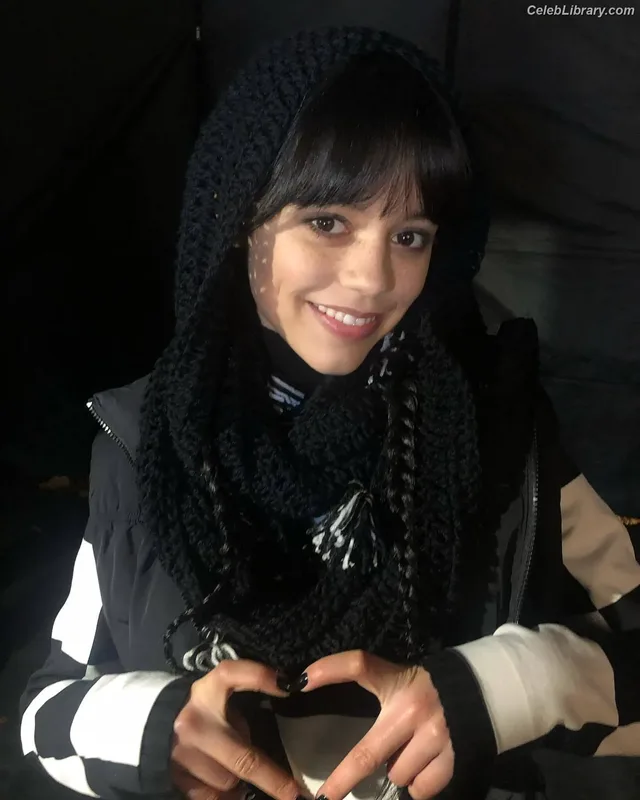 Jenna Ortega photo 3 of 5476
