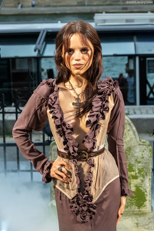 Jenna Ortega photo 3 of 5476