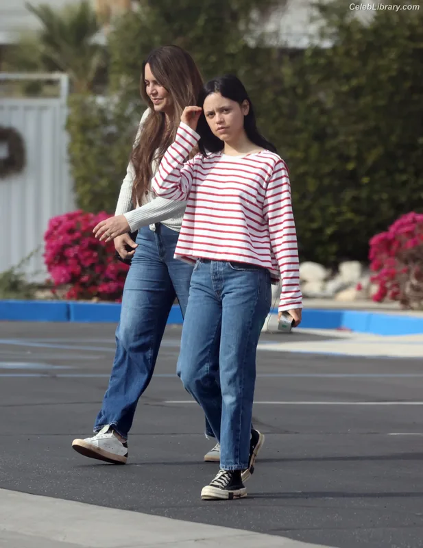 Jenna Ortega photo 2 of 5476