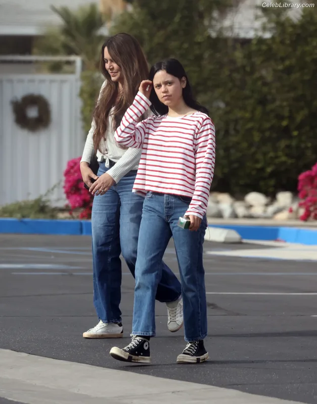 Jenna Ortega photo 3 of 5476
